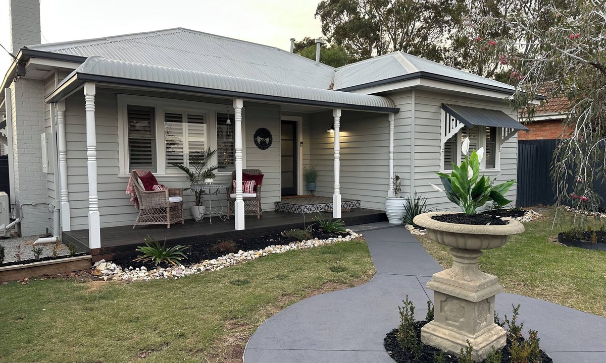 Bacchus Marsh Cottage | Thoughtfully Curated Country Cottage