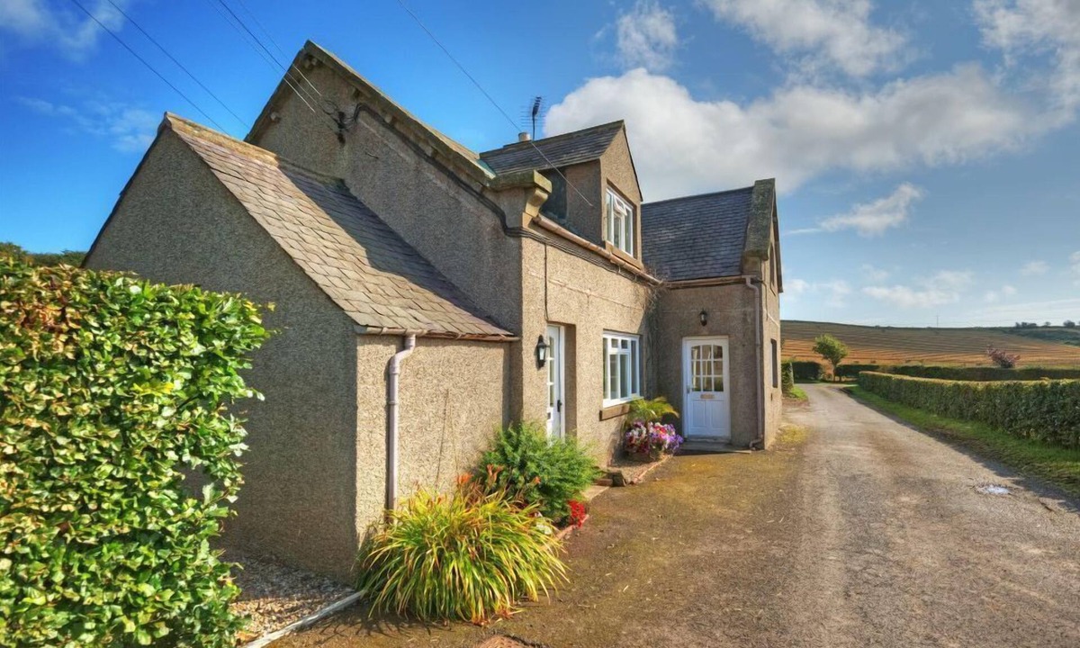 Berwick-upon-Tweed House | THREE ACRE COTTAGE - peaceful, rural location with impressive views