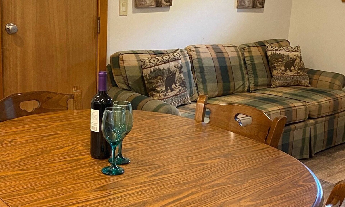 Chestertown Resort | Three Bears, Immaculate 2 Bed/2.5 bath suite, Heat/AC & Washer/dryer