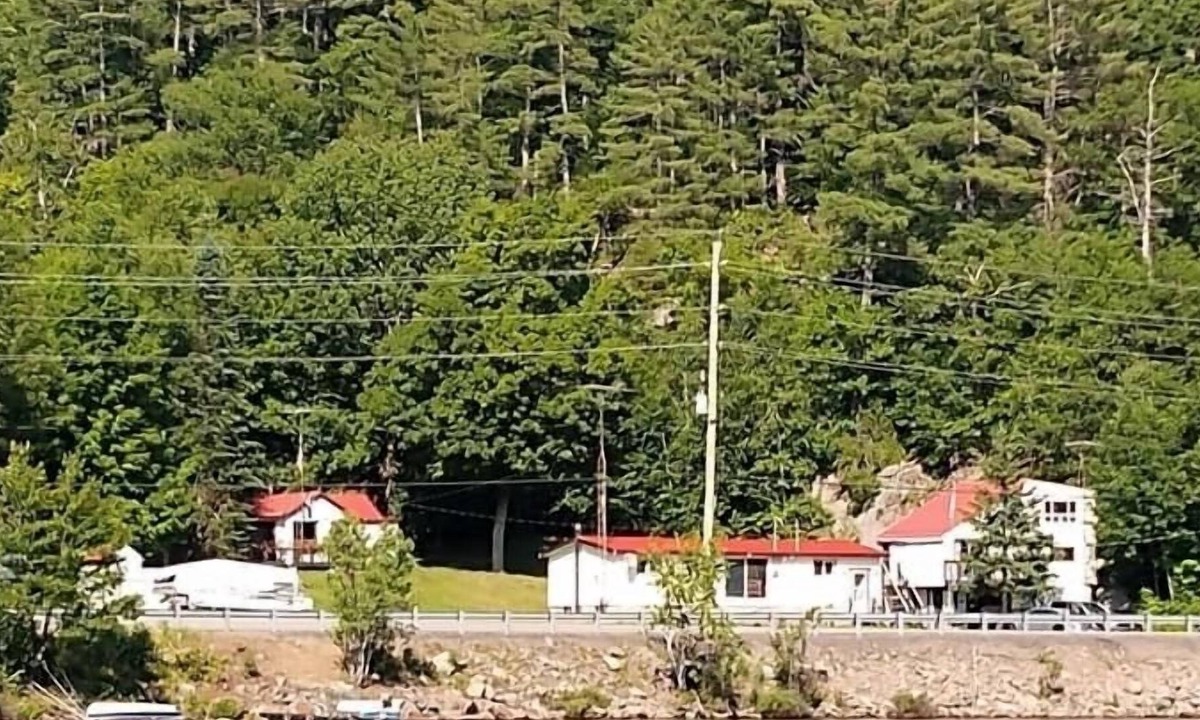 Algonquin Highlands Cottage | Three bedroom Lakeside cottage Algonquin highlands