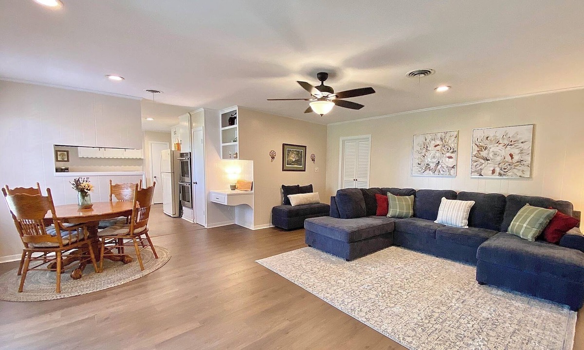 College Station House | Three Bedroom ~ 8 Mins to A&M ~ Quiet Neighborhood
