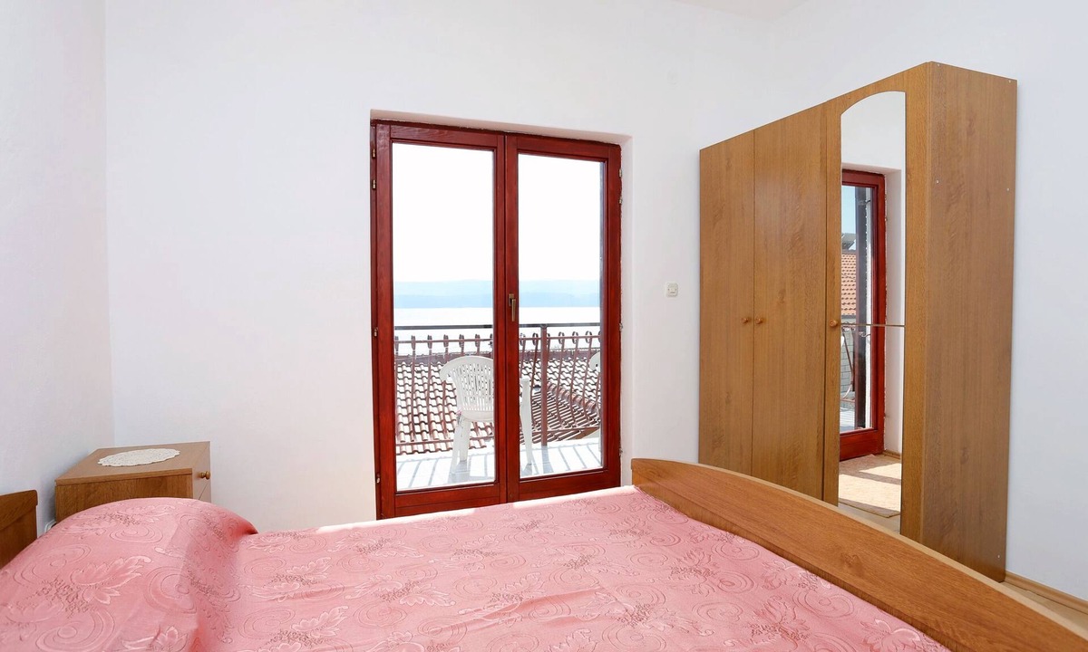 Ruskamen Apartment | Three bedroom apartment with balcony and sea view Lokva Rogoznica, Omiš (A-10358-a)