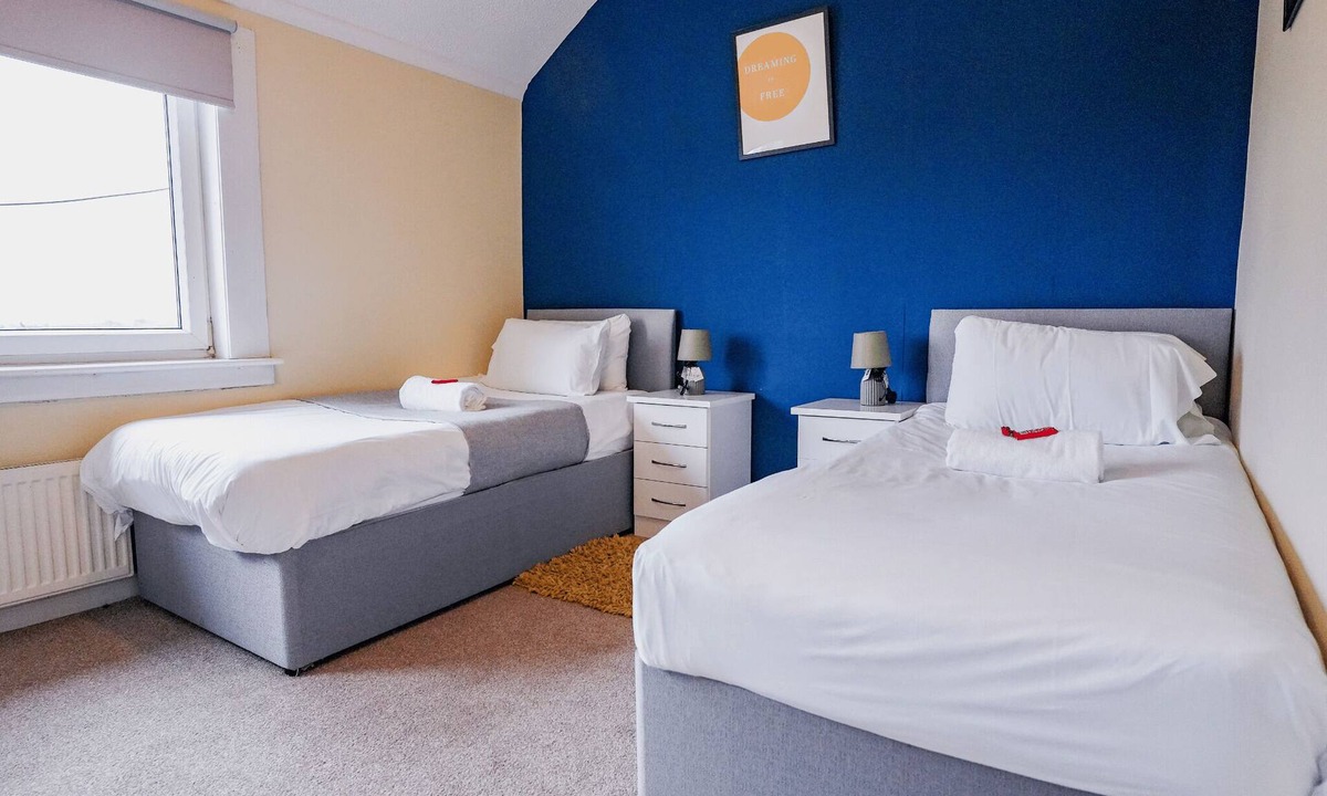 Coatbridge Apartment | Three Bedroom Apartment in Central Coatbridge