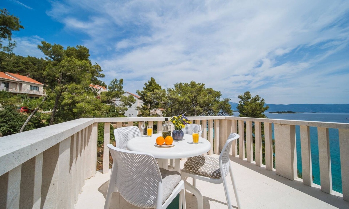 Lumbarda Apartment | Three bedroom apartment near beach Lumbarda, Korčula (A-135-a)