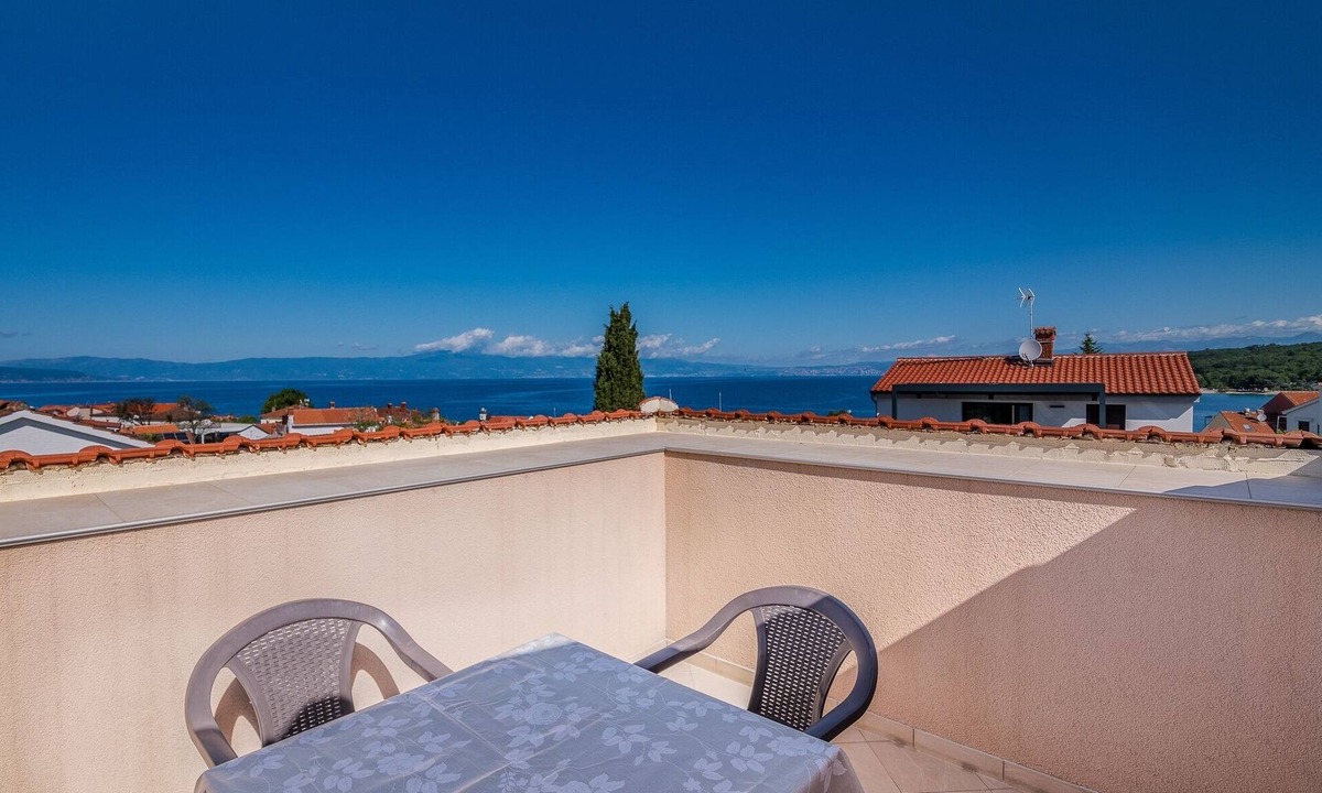 Njivice Apartment | Three bedroom apartment with terrace and sea view Njivice, Krk (A-20487-a)