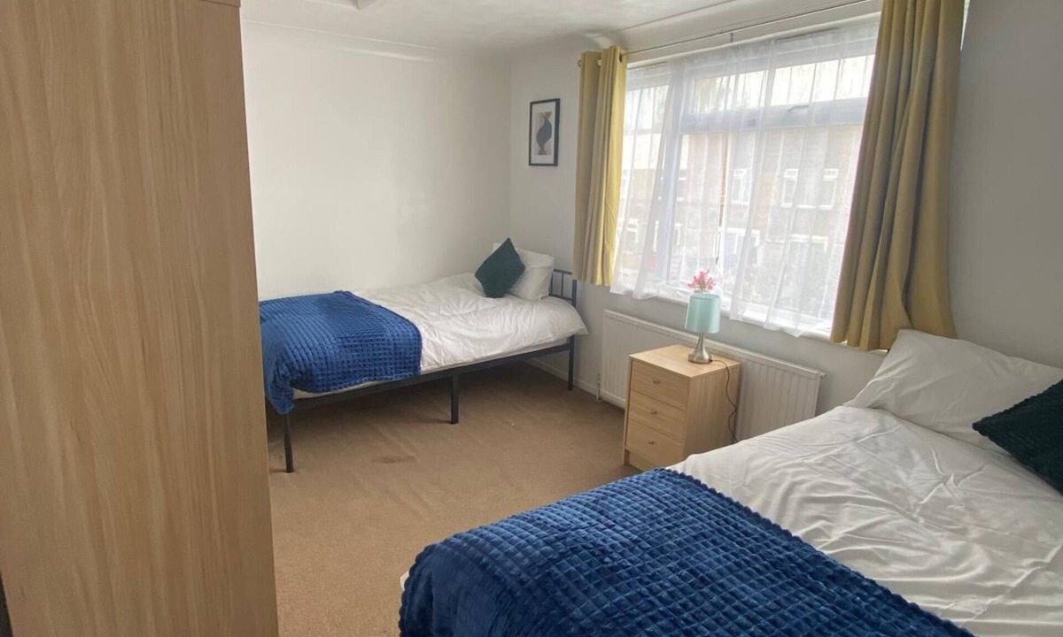 Harlow House | Three-Bedroom Apartment