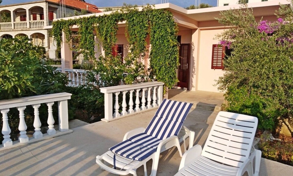 Prigradica Apartment | Three bedroom apartment near beach Prigradica, Korčula (A-19333-a)