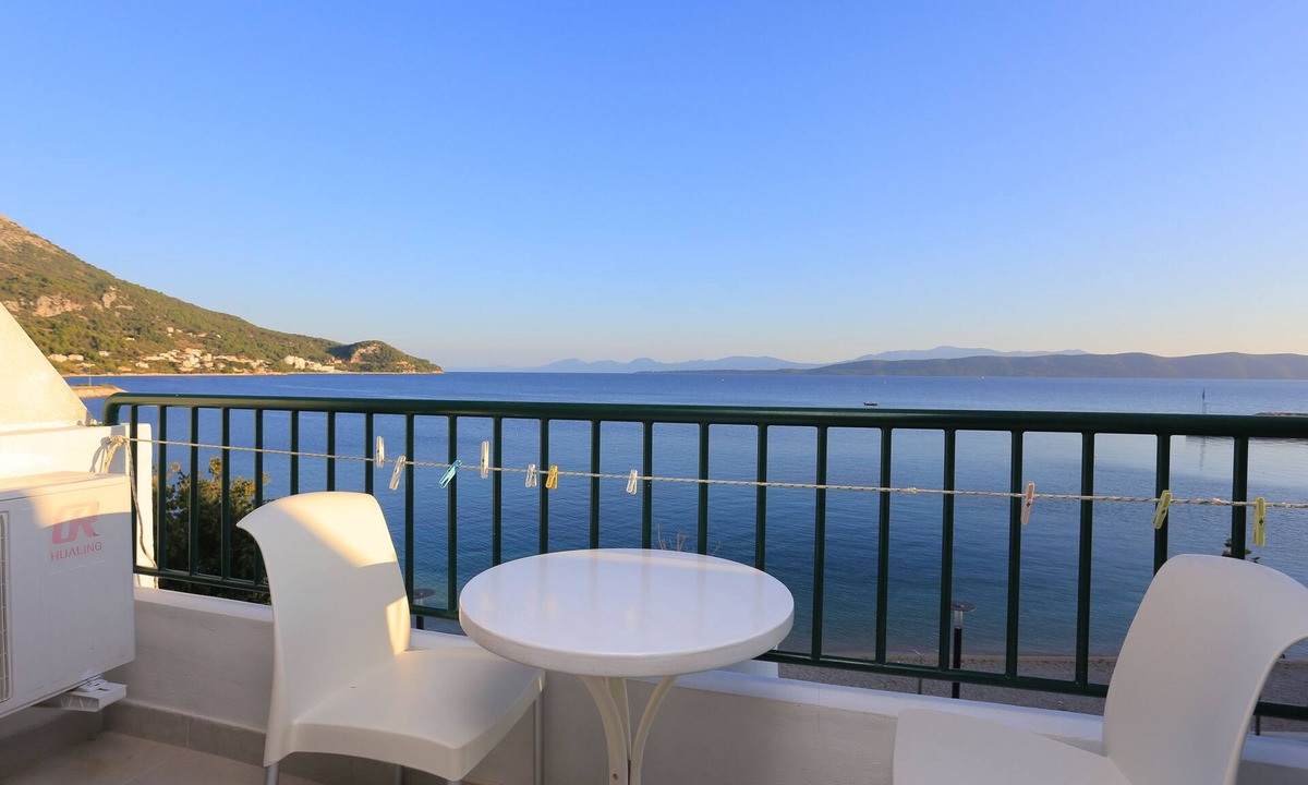Igrane Apartment | Three bedroom apartment near beach Igrane (Makarska) (A-6653-a)