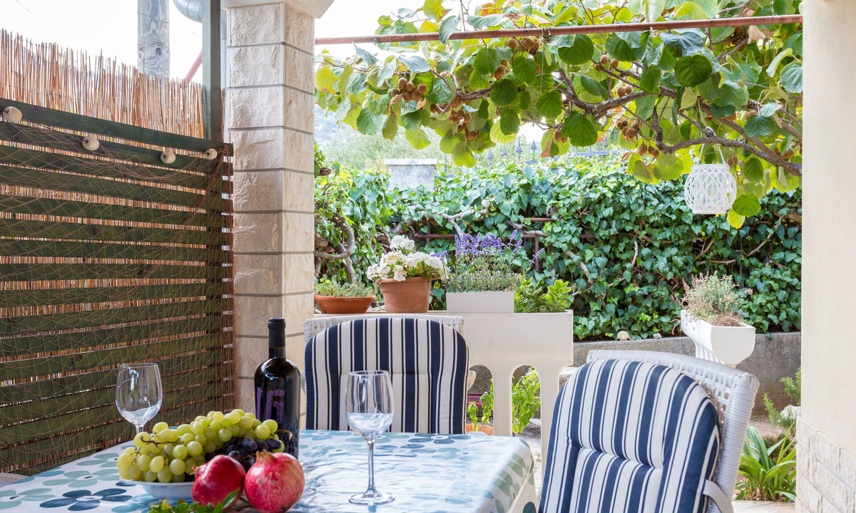 Marina Apartment | Three bedroom apartment with terrace Marina (Trogir) (A-5953-b)