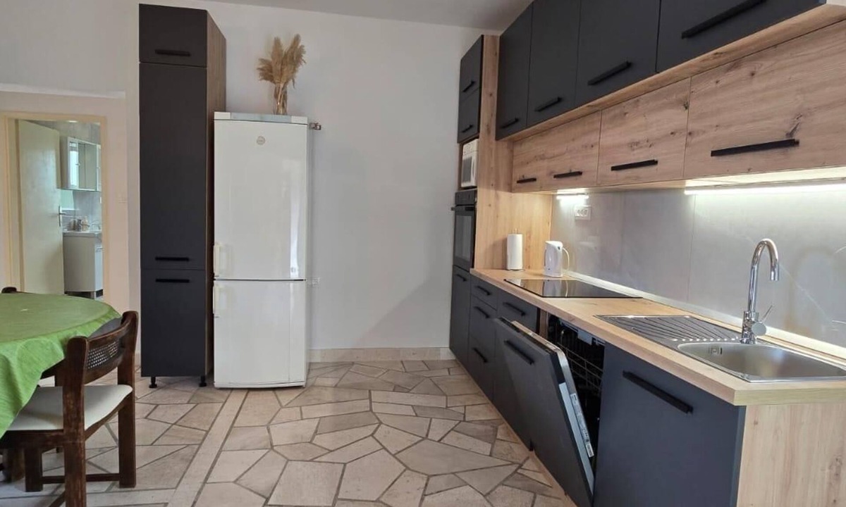 Mirce Apartment | Three bedroom apartment with terrace Mirca, Brač (A-5655-a)