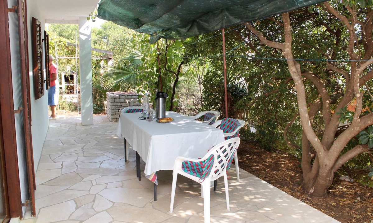 Vrbanj Apartment | Three bedroom apartment near beach Basina, Hvar (A-5700-a)