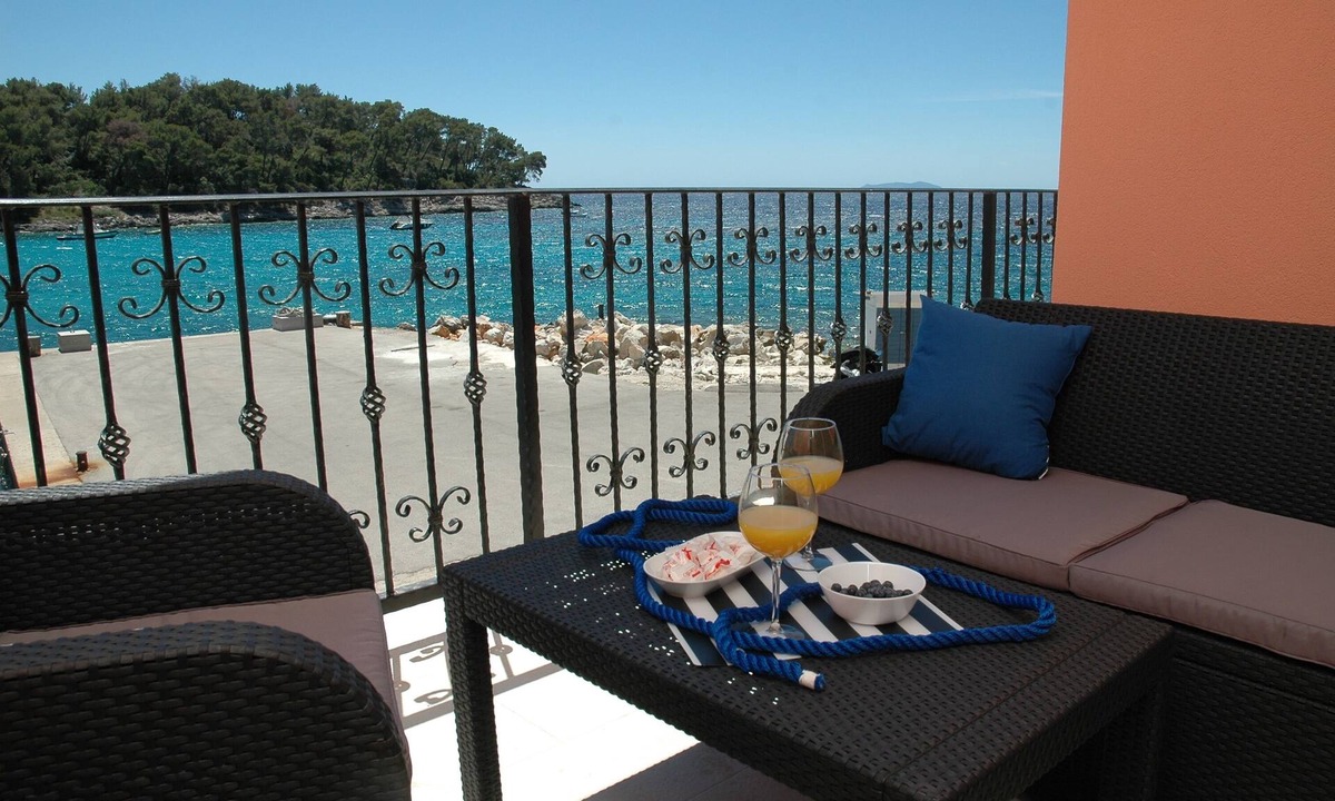 Prizba Apartment | Three bedroom apartment near beach Prižba (Korčula) (A-14499-b)