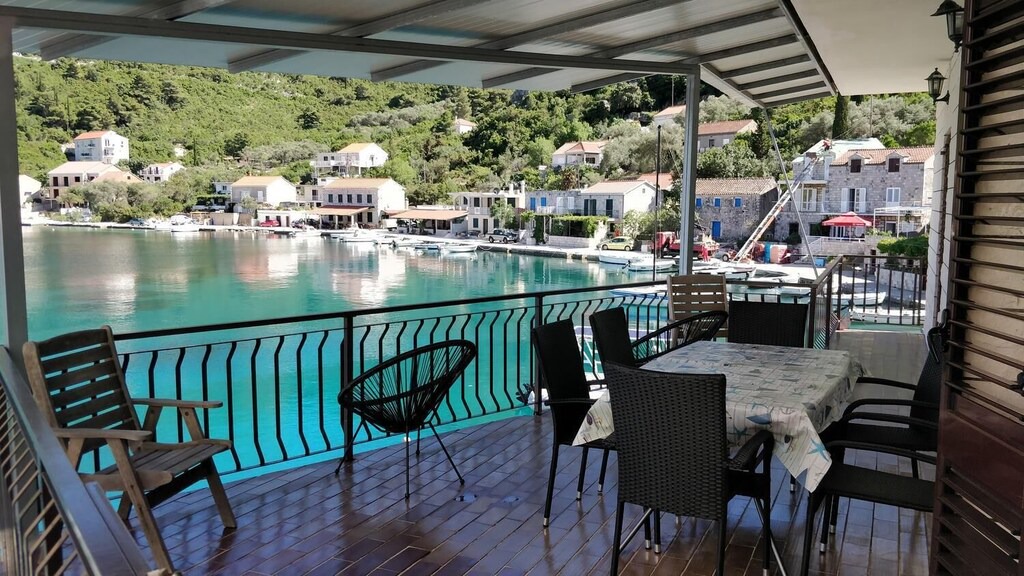 Prozurska Luka Apartment | Three bedroom apartment near beach Prožurska Luka, Mljet (A-618-a)