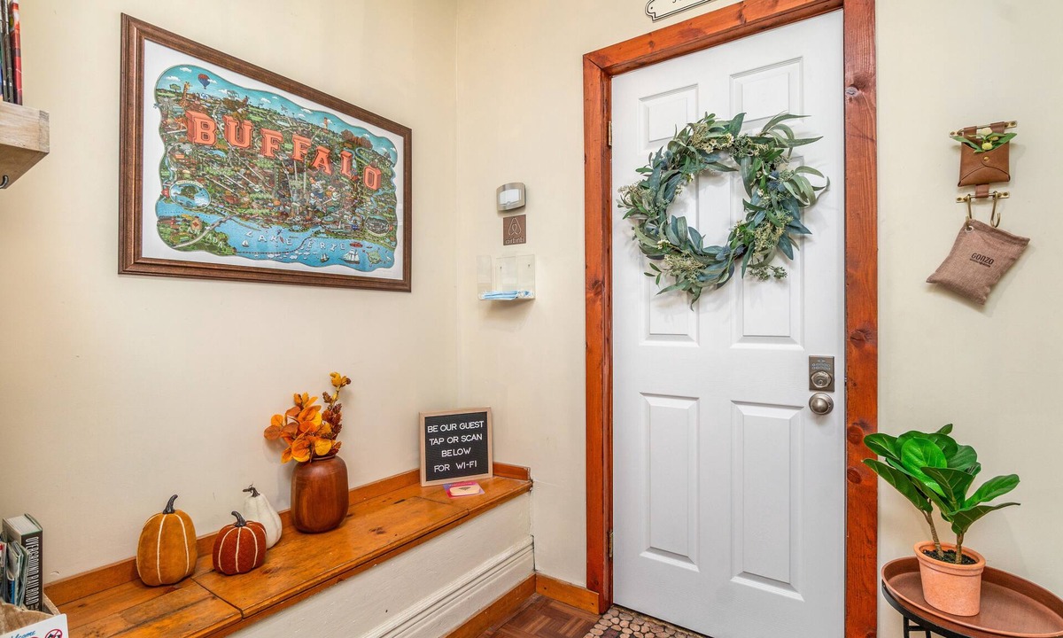 Buffalo Apartment | Three bedroom apartment in Buffalo & Niagara region 🌊