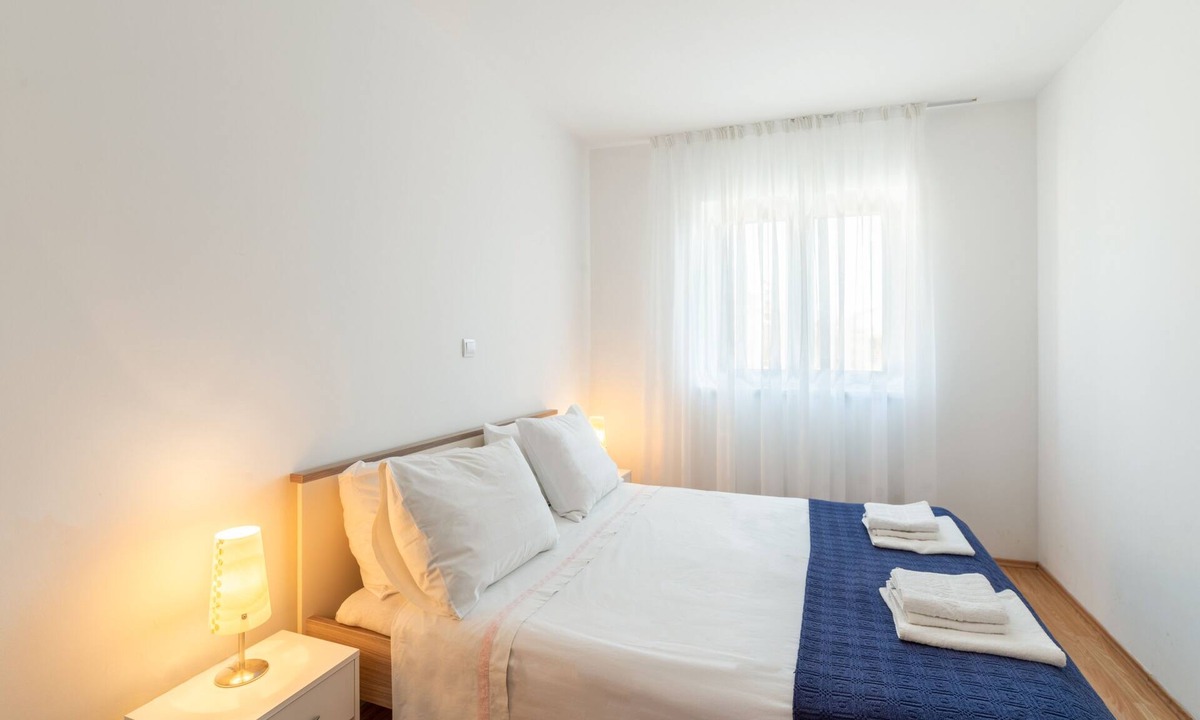Lopar Apartment | Three bedroom apartment with terrace and sea view Lopar, Rab (A-14070-d)