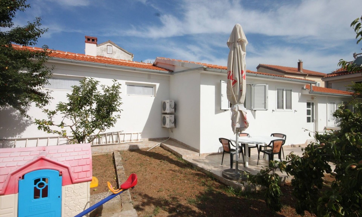 Preko Apartment | Three bedroom apartment with terrace and sea view Preko, Ugljan (A-8232-e)