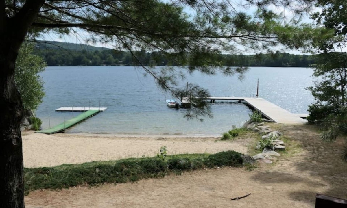 Wolfeboro Cabin | Three bedroom Cabin on Rust Pond Beach