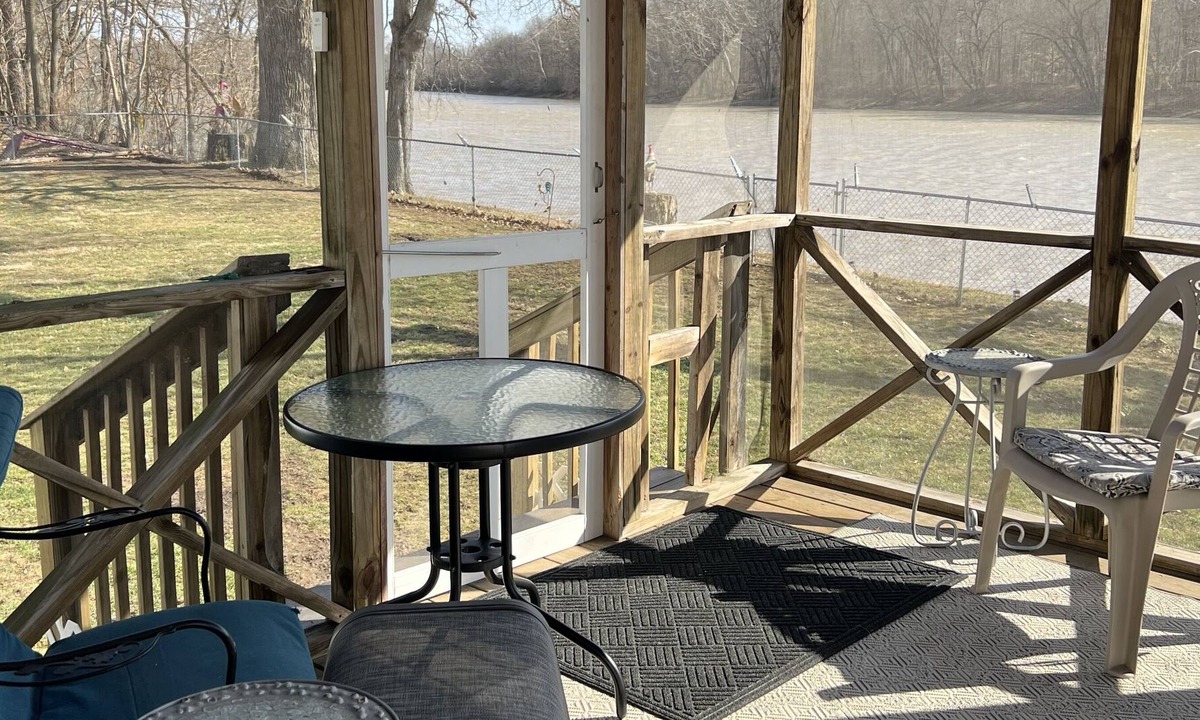 Logansport House | Three bedroom cottage on the Wabash river.