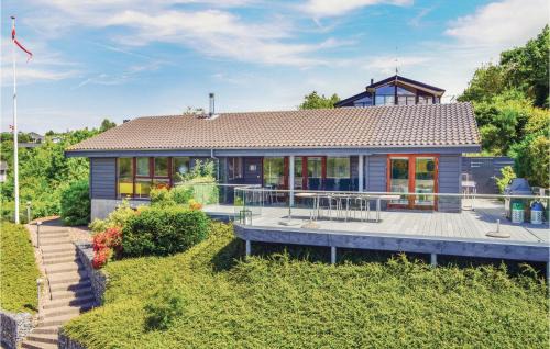 Handrup Strand House | Three-Bedroom Holiday Home In Ebeltoft