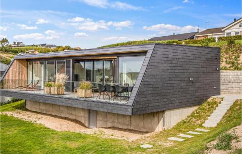 Egsmark Strand House | Three-Bedroom Holiday Home In Ebeltoft