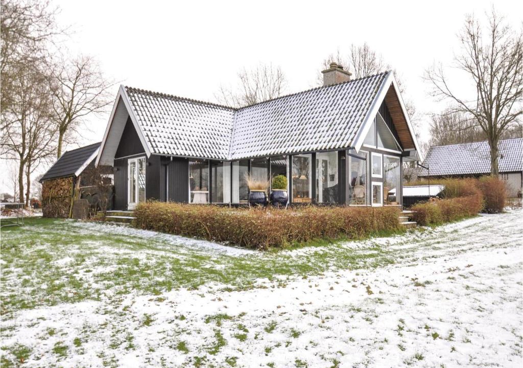 Vedelshave House | Three-Bedroom Holiday Home in Asperup