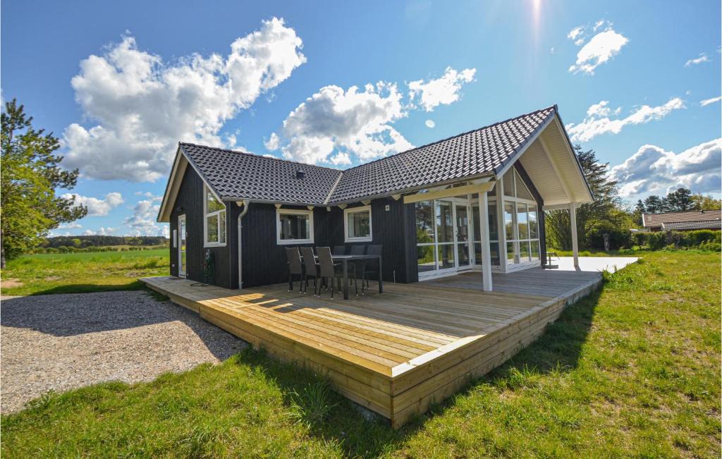 Skødshoved Strand House | Three-Bedroom Holiday Home in Knebel