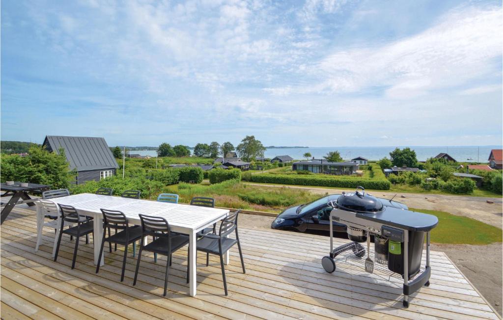 Grønninghoved Strand House | Three-Bedroom Holiday Home In Sjolund