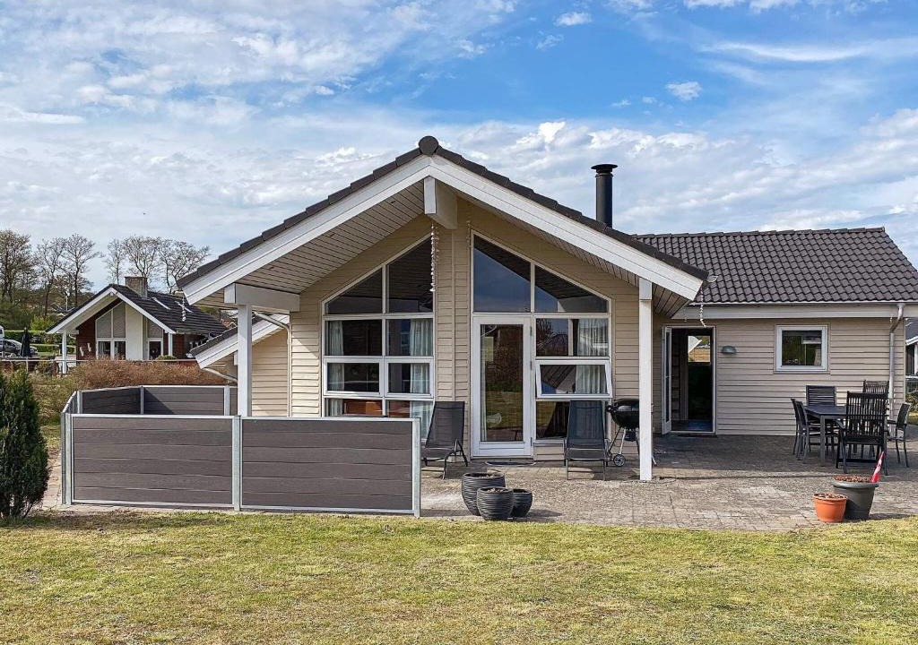 Grønninghoved Strand House | Three-Bedroom Holiday home in Sjølund 3
