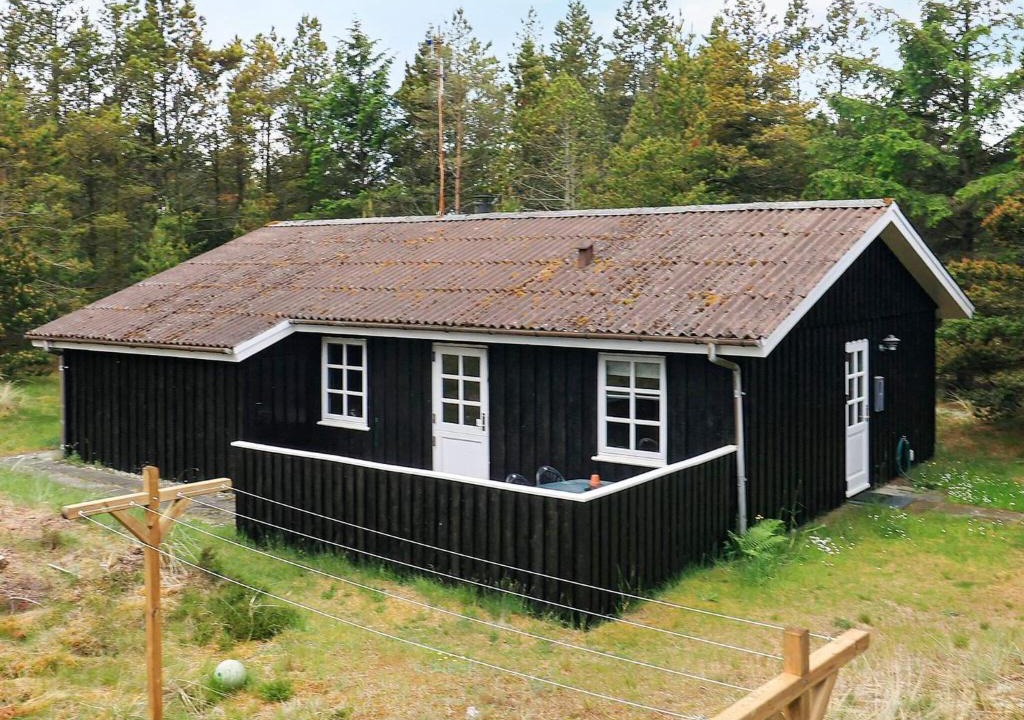 Jerup House | Three-Bedroom Holiday home in Jerup 13