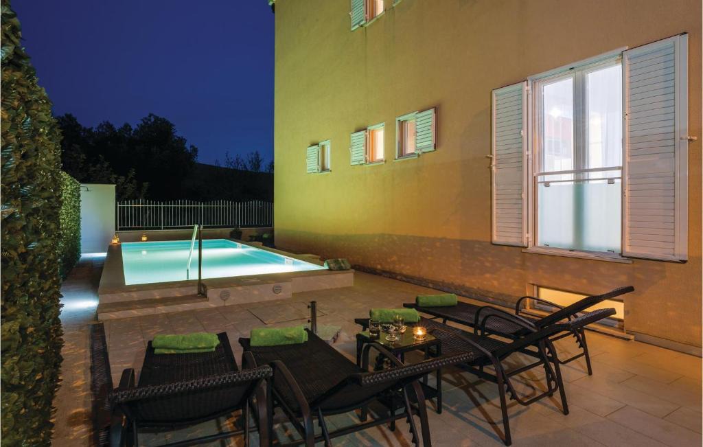 Zupa dubrovacka House | Three-Bedroom Holiday Home in Mlini