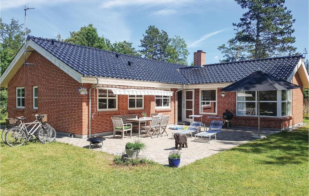 Hoeve Strand House | Three-Bedroom Holiday Home in Vig