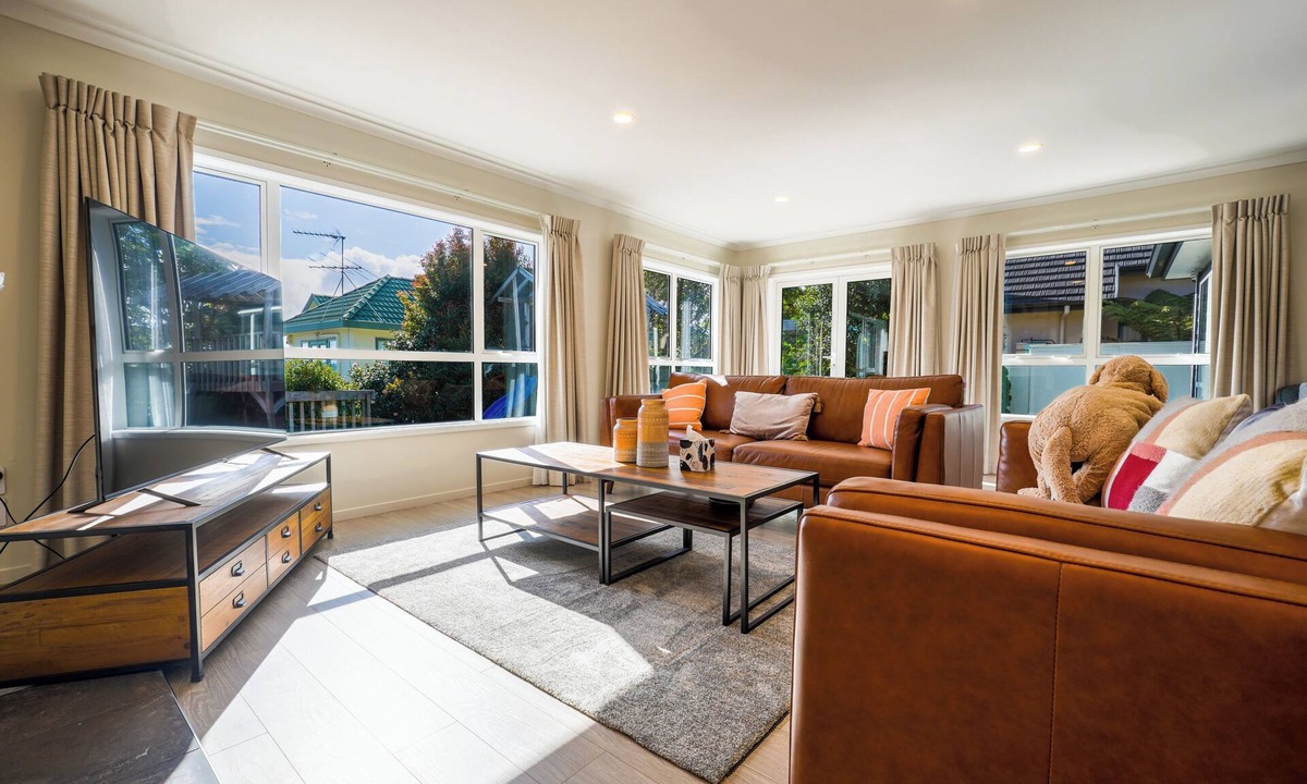 Somerville House | Three-Bedroom Home in Somerville