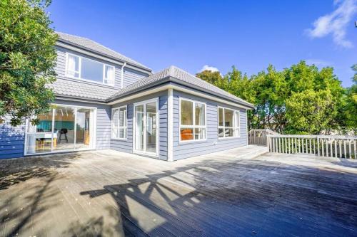 Somerville Villa | Three-Bedroom Home in Somerville