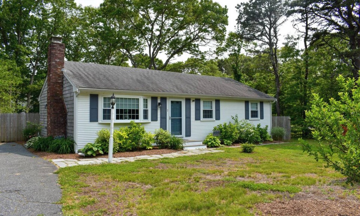 South Dennis House | Three bedroom home with central air conditioning