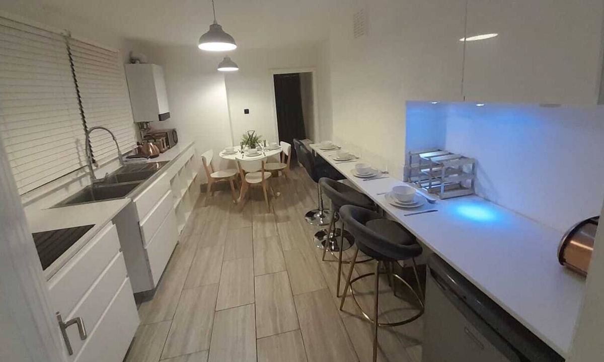 Ladywell House | Three bedroom house- self contained