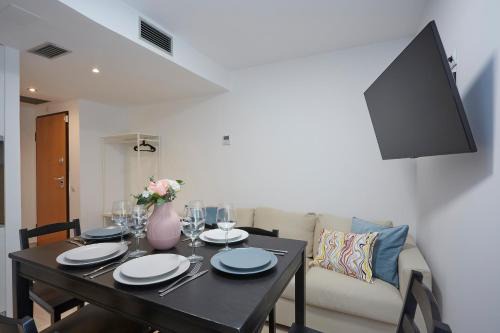 Provencals del Poblenou Apartment | Three bedroom Two bathroom apartment Close to Beach
