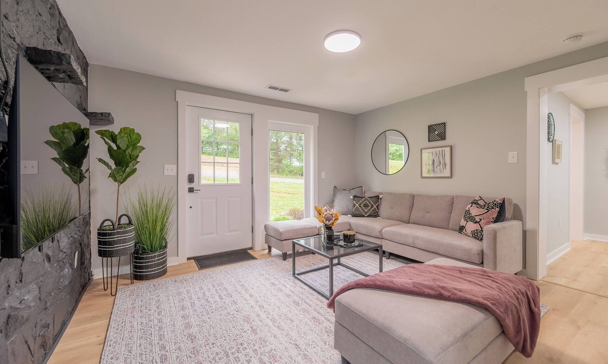 Blacksburg Villa | Three Bedrooms - Blacksburg Suites