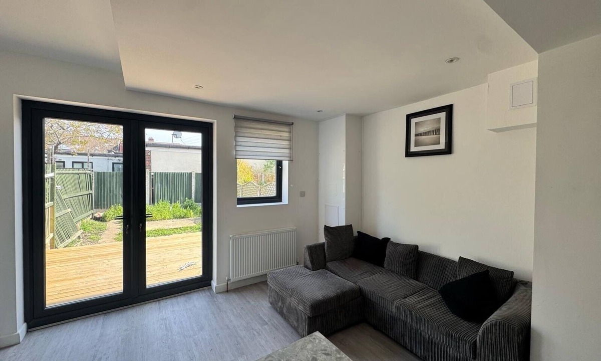 Belvedere Apartment | Three Double Rooms in Spacious Home