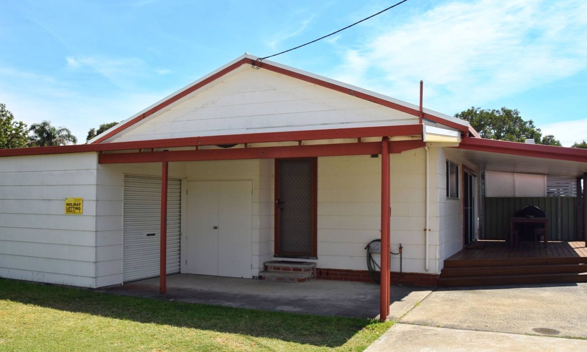 Hat Head Apartment | Three/Fifty Four Straight St Hat Head