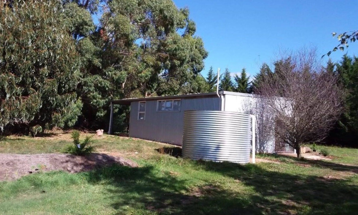 Woodend North Apartment | Three Horseshoes Studio open plan studio