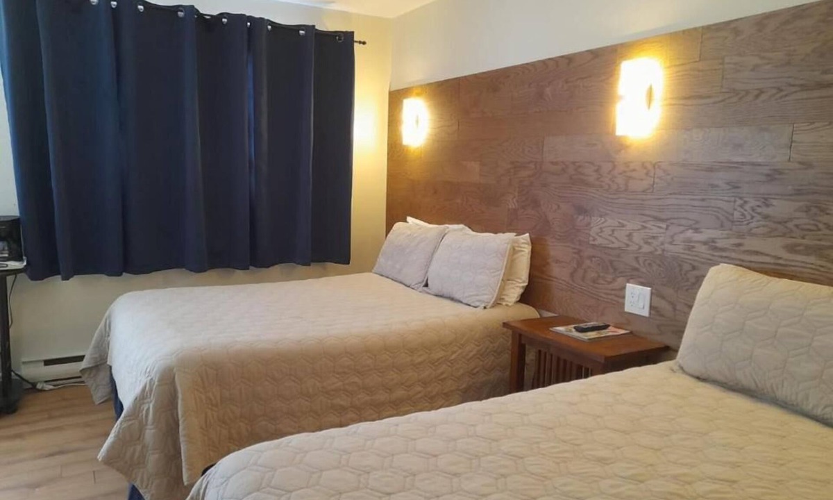 Bobcaygeon Hotel | Three Islands Motel
