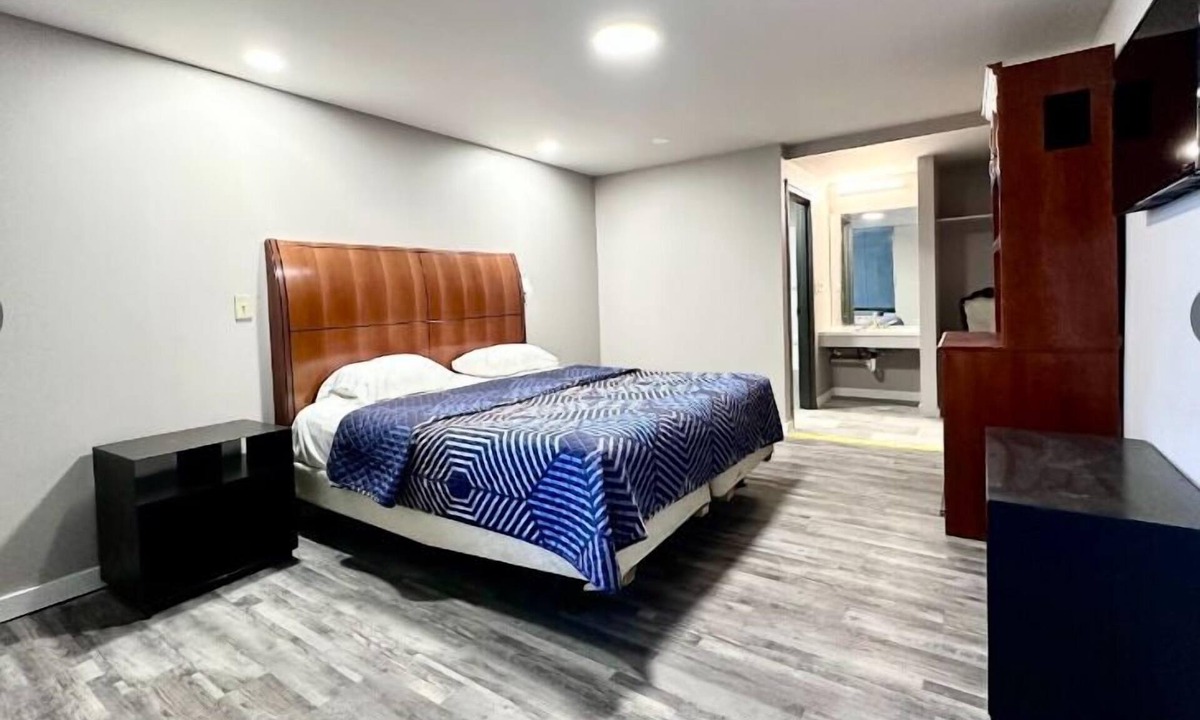 West New Haven Hotel | Three Judges Motel