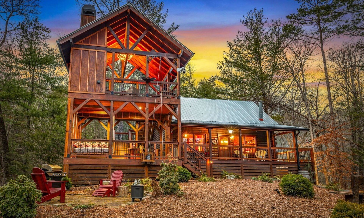 Hidden Lake Cabin | Three Loves Cabin - Mountain View | Hot Tub | Pet Friendly | Firepit
