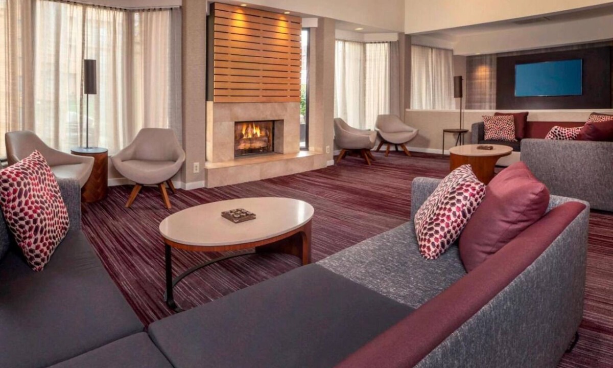 Newark Hotel | THREE Relaxing Units, Indoor Swimming Pool, Pets Allowed, Free Parking!