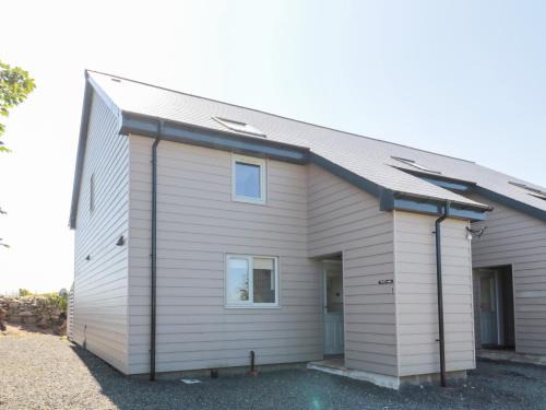 Newton by the Sea House | Thrift Lodge