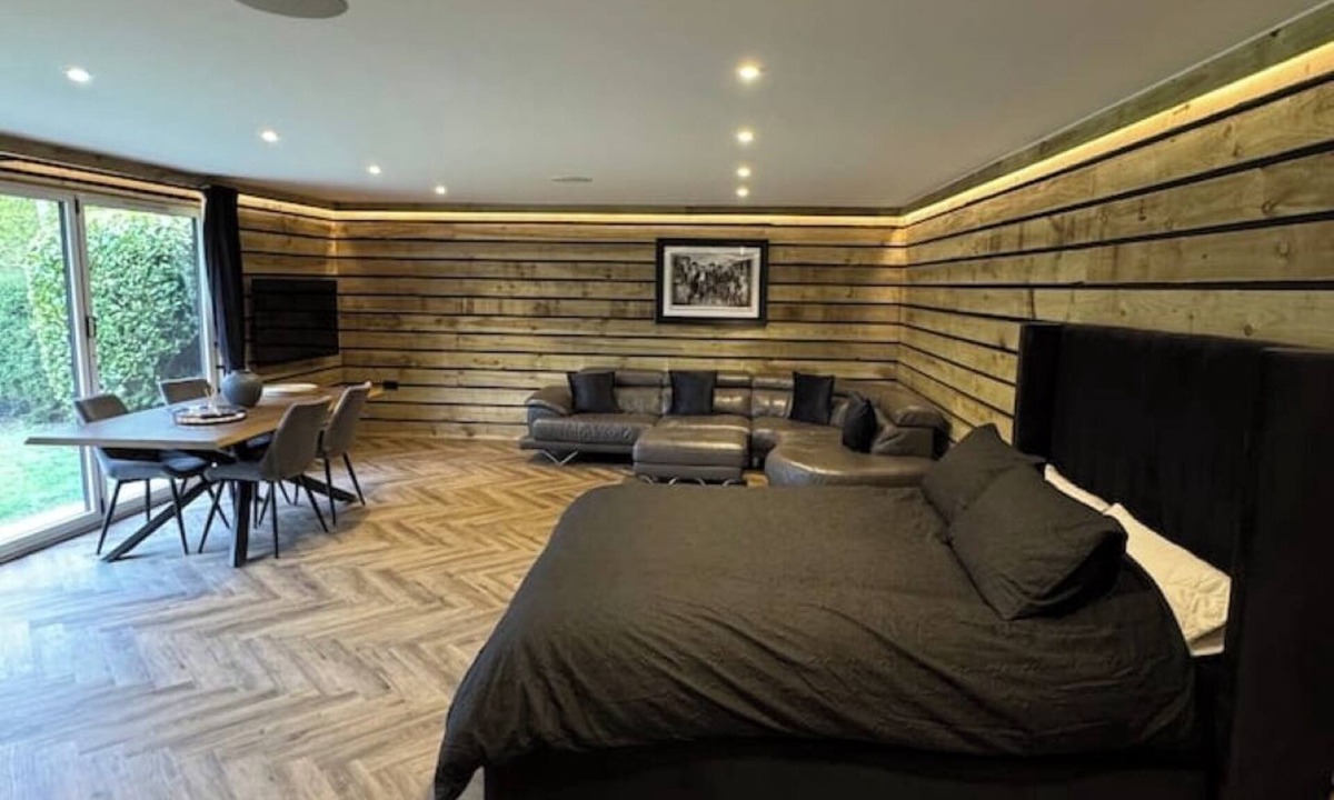 Buntingford Cabin | Throcking Country Cabin