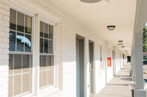 Savannah Hotel | Thunderbird Motel