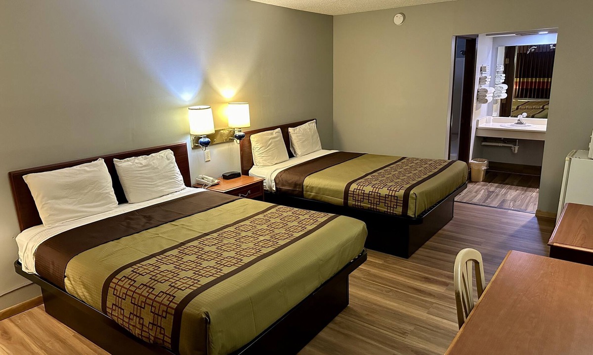 Baraboo Hotel | Thunderbird Motor Inn Baraboo