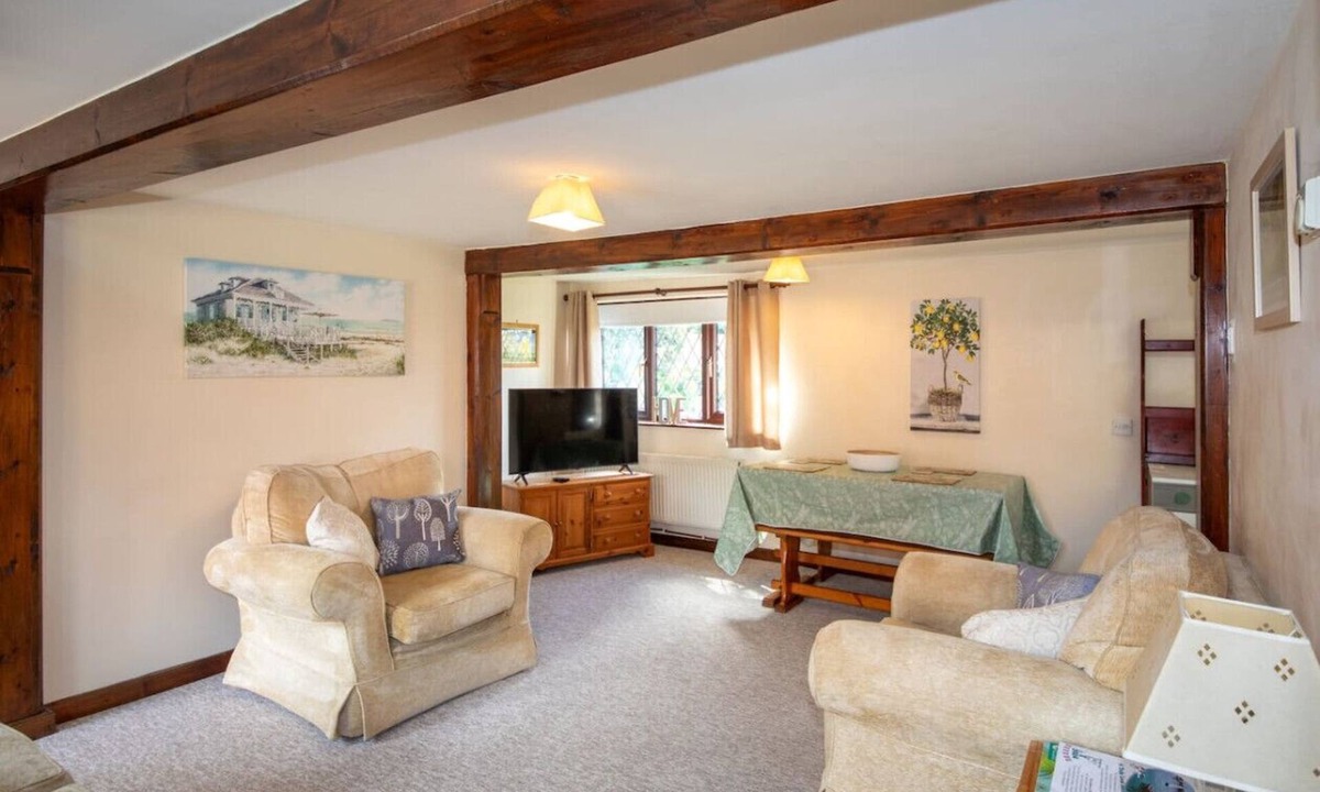 Repps with Bastwick House | Thurnefield - Walnut Tree