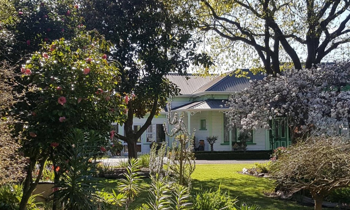 Halcombe Bed & Breakfast | Thyme Out Estate